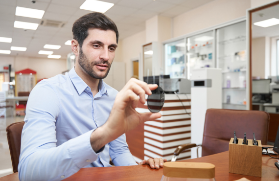 man holding a photochromic lenses