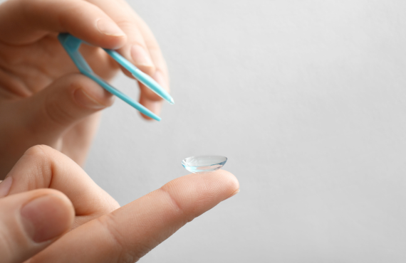 A Complete Guide on Wearing Contact Lens